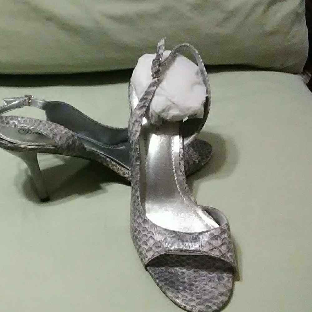 Grey python